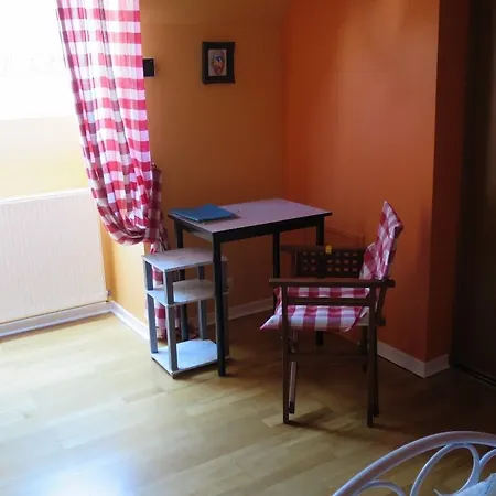 Maison Aux Volets Bleu *