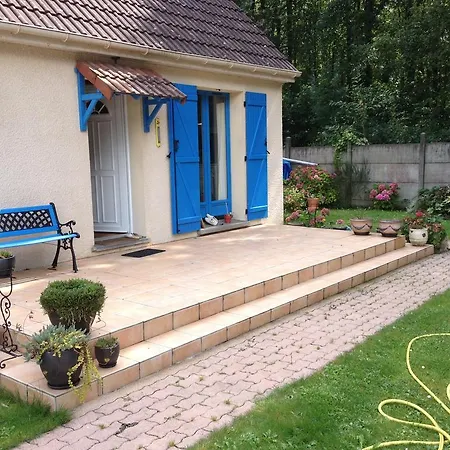 Maison Aux Volets Bleu Bed and Breakfast