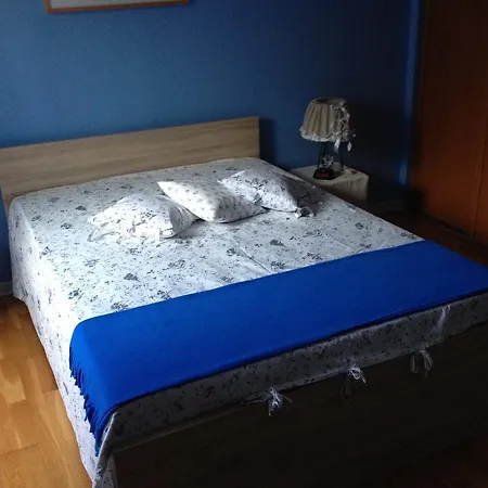 Maison Aux Volets Bleu Bed and Breakfast *