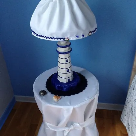 Maison Aux Volets Bleu Bed and Breakfast